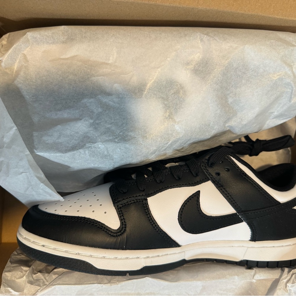 Nike Men's Black and White Sneakers